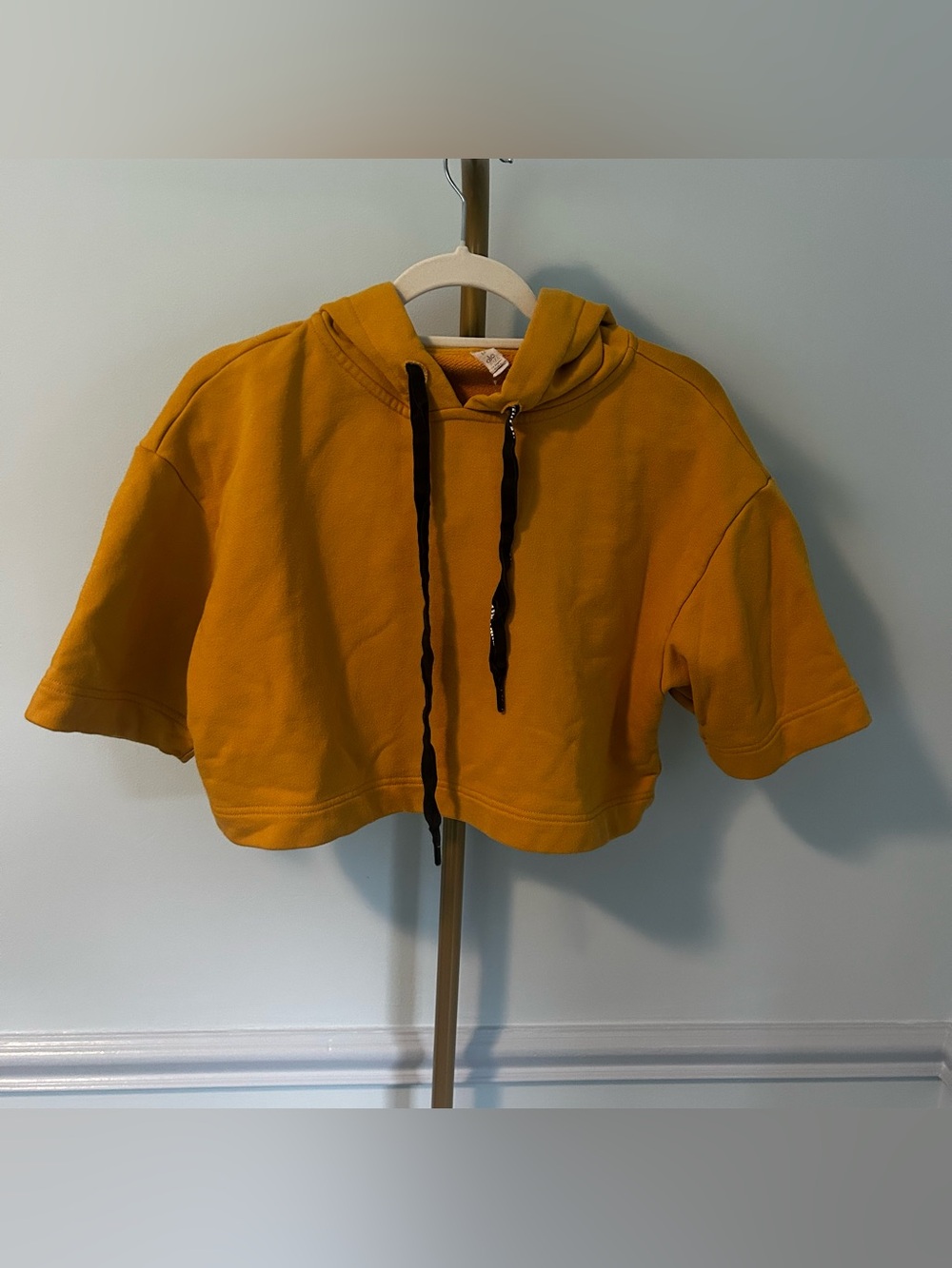Alo Yoga Mustard Yellow Air Land Ocean Cropped Short Sleeve Hoodie Size Medium